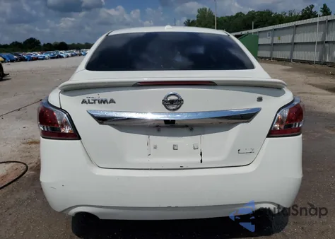 2015 Nissan Altima 2.5 z USA, uszkodzony, nr VIN 1N4AL3AP8FN911316
